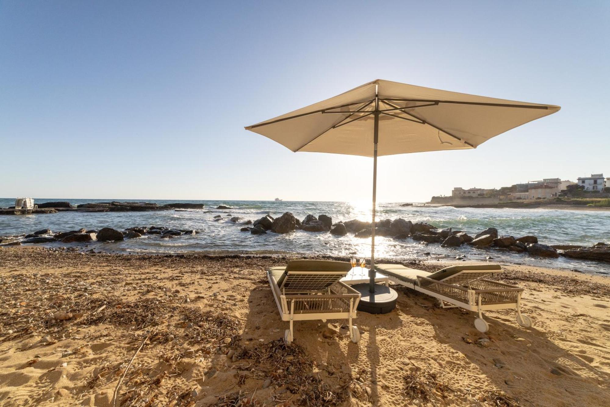 Le Suites Sul Mare Di Esterina Чивитавеккья Экстерьер фото