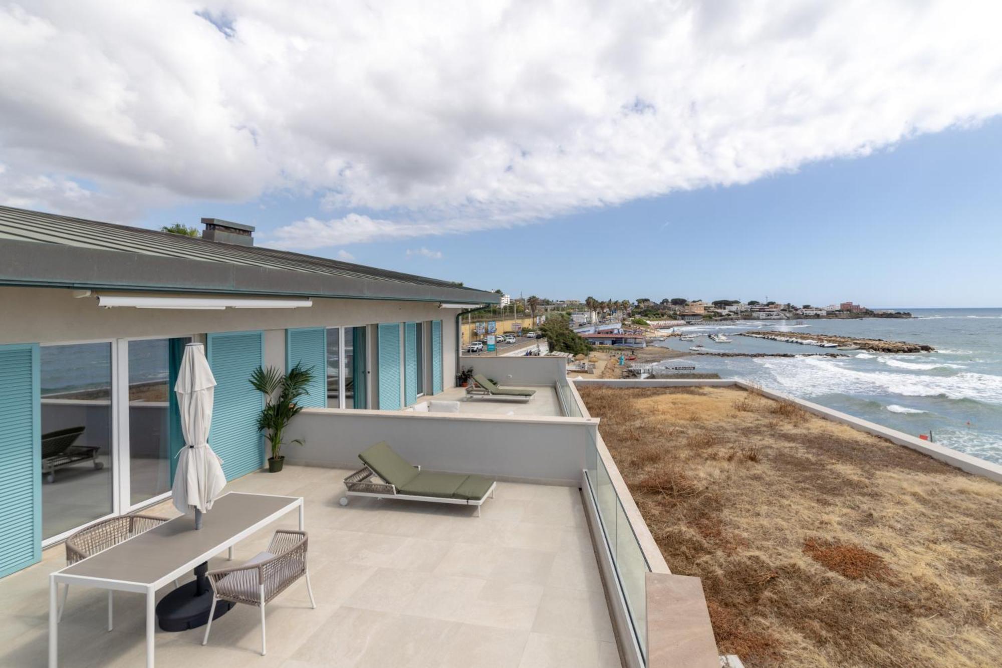 Le Suites Sul Mare Di Esterina Чивитавеккья Экстерьер фото