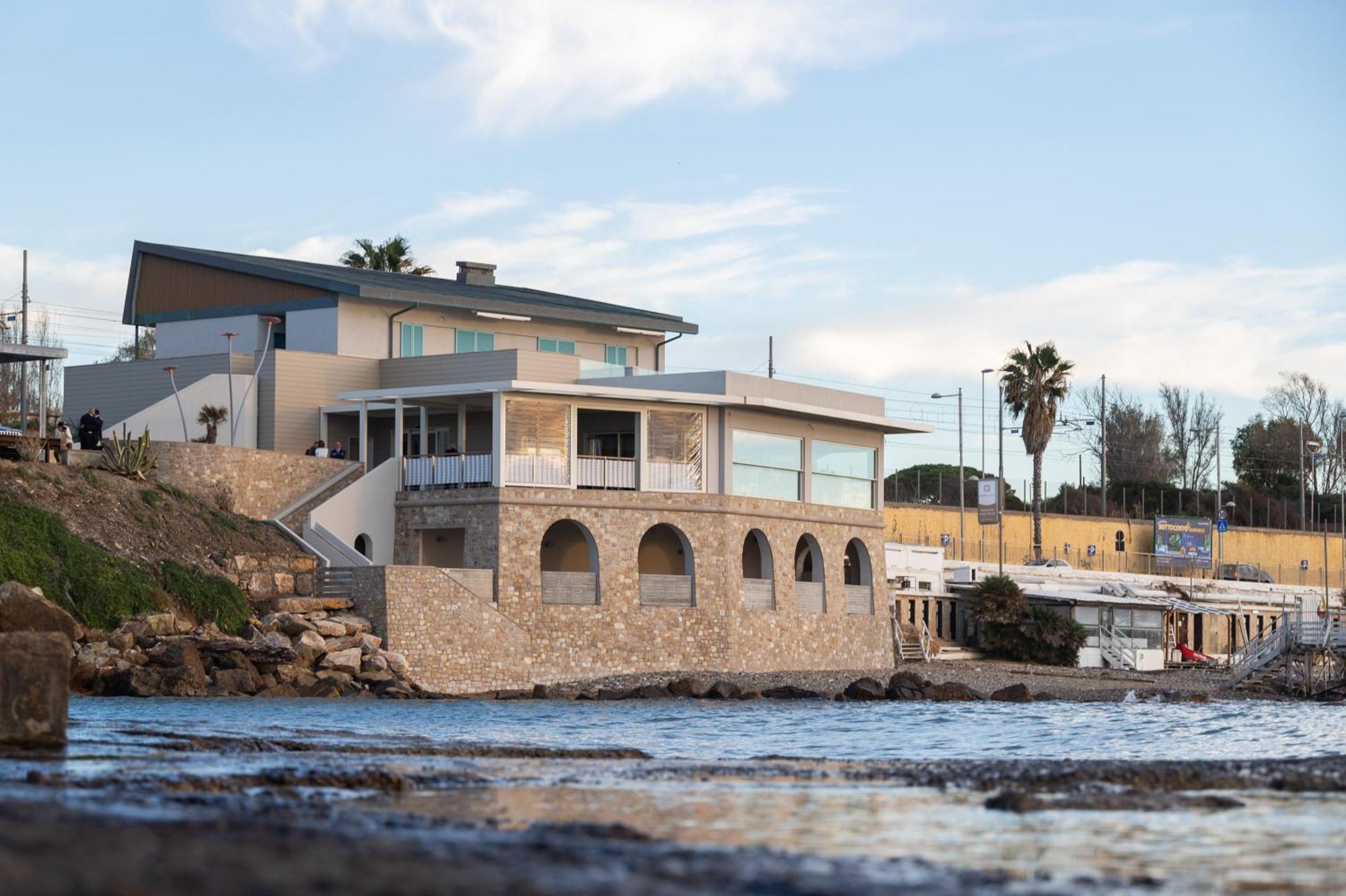 Le Suites Sul Mare Di Esterina Чивитавеккья Экстерьер фото